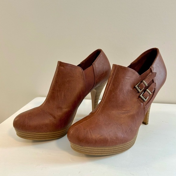 Fioni Brown Buckle Platform Ankle Boots - Picture 5 of 6